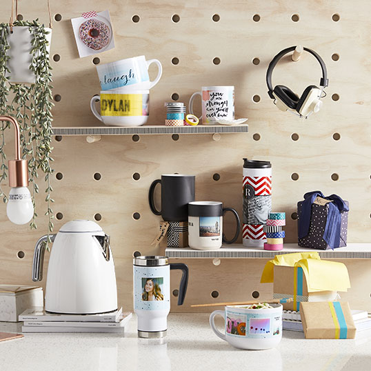 Mugs and travel mugs with different sizes and varieties