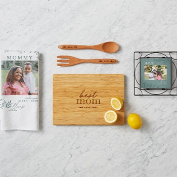 apartment decor ideas kitchen tea towel cutting board trivet wooden spoons