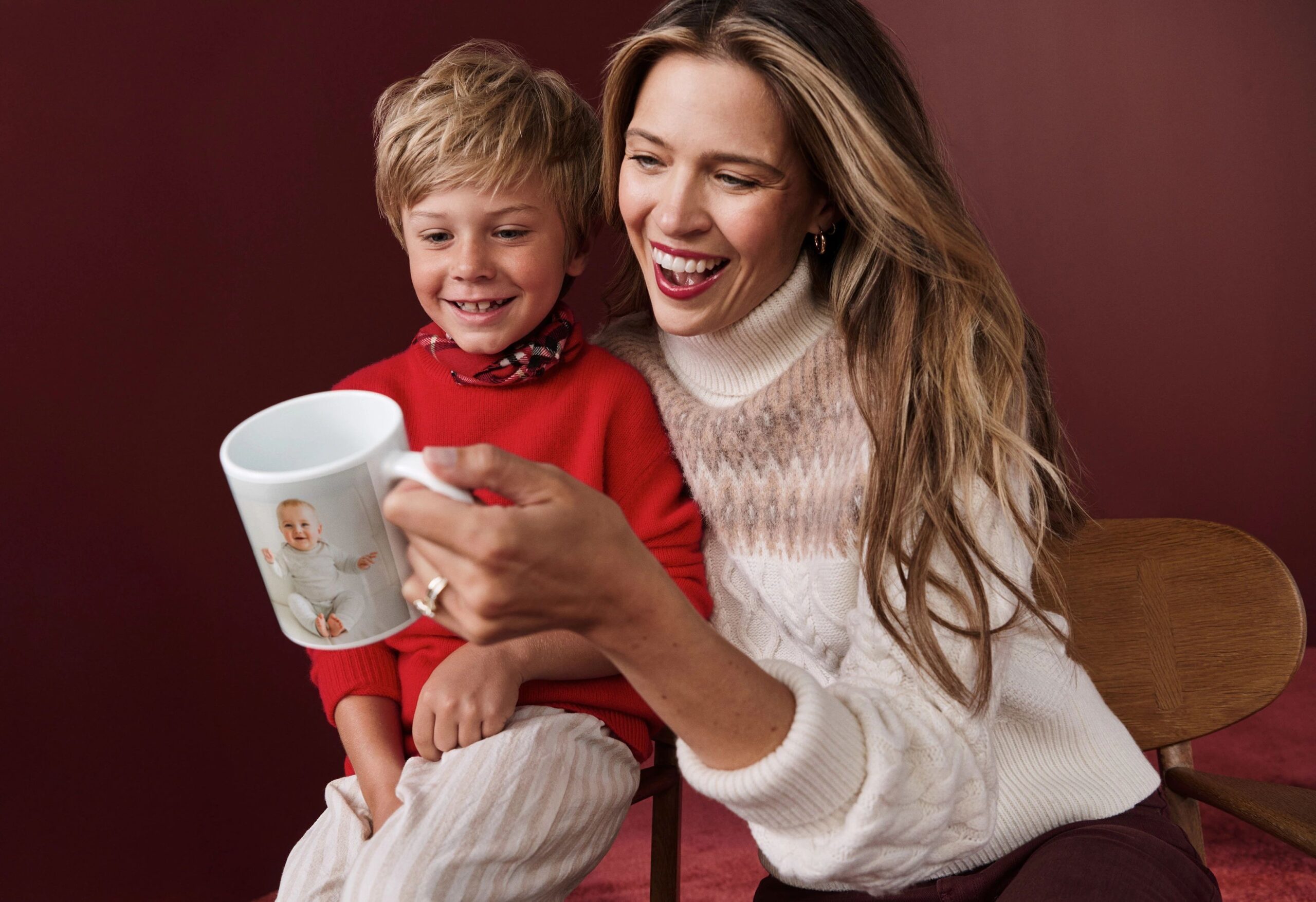 mom and son looking at a photo mug